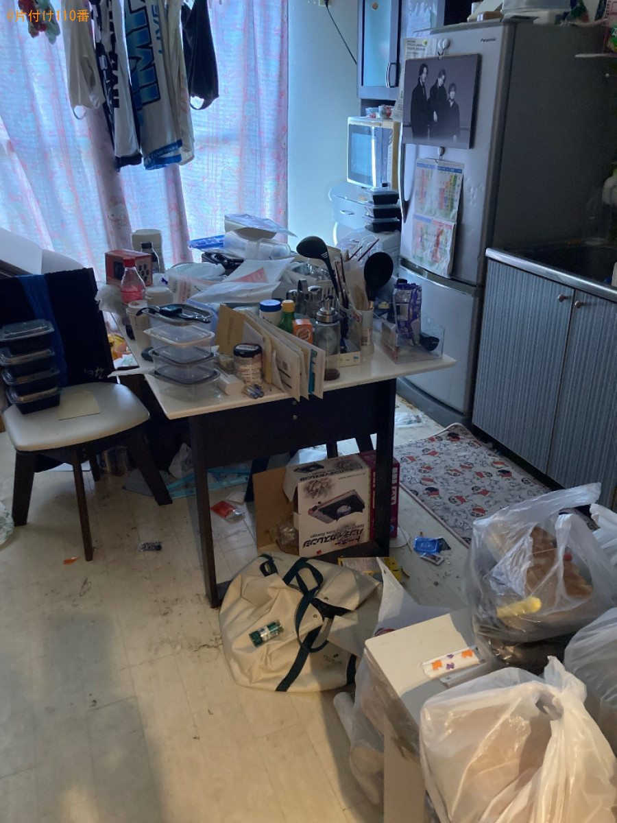 ゴミ屋敷状態の家の片付けとハウスクリーニングと家具の配置換え